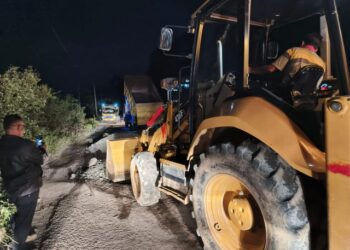 Usai Viral Aksi Tanam Pisang, Dinas PUPR Langsung Turun Alat Berat Timbun Jalan Rusak