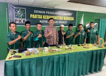 Foto bersama Ketua DPC PKB bersama pengurus usai melaksanakan rapat pleno