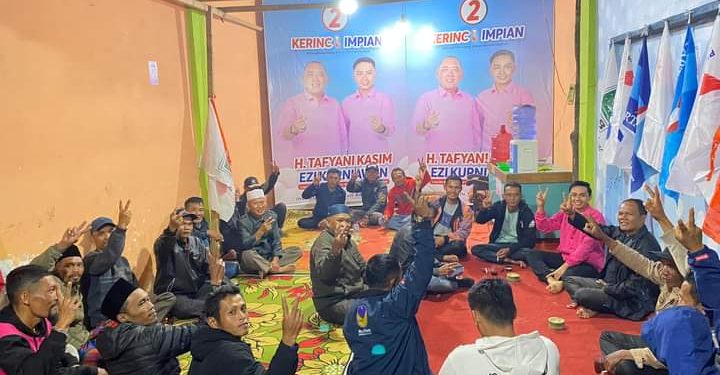 Cawabup Ezi Kurniawan saat meninjau Posko pemenang di Gunung Tujuh