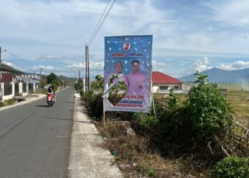 Baliho yang dirusak di perbatasan Air Hangat dengan Sungai Medang
