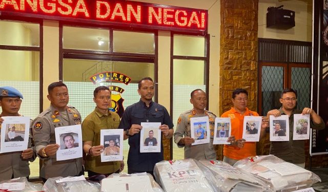 Konferensi pers tersangka Perusak dan Pembakar 5 TPS di Sungai Penuh
