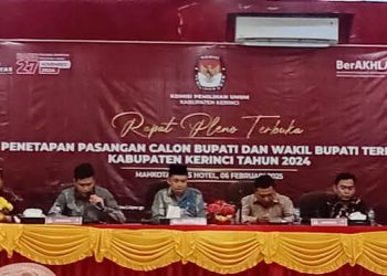Pleno pelaksanaan penetapan Bupati dan Wakil Bupati terpilih