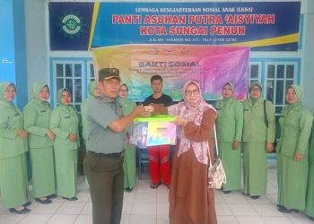 Saat memberikan Sembako ke Panti Asuhan di Sungai Penuh