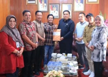 Penyerahan berkas Walikota dan Wakil Walikota Terpilih kepada DPRD Sungai Penuh