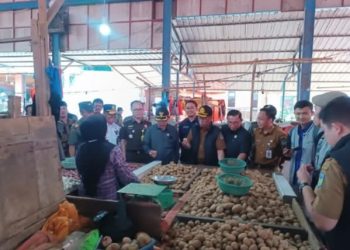Sidak Sekda Sungaipenuh untuk harga sembako di Tanjung Bajure