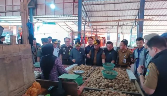 Sidak Sekda Sungaipenuh untuk harga sembako di Tanjung Bajure