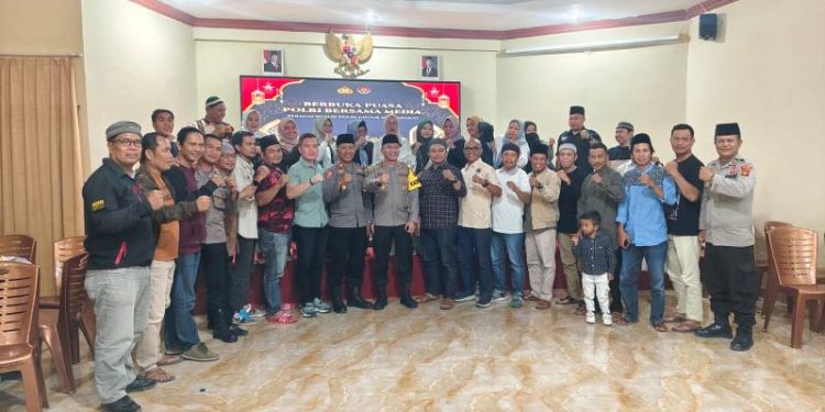 Foto bersama Kapolres Kerinci bersama insan pers