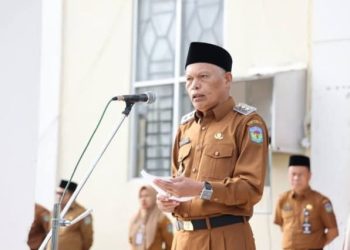Wawako Azhar saat memimpin Apel