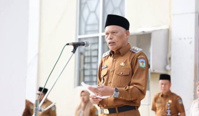Wawako Azhar saat memimpin Apel