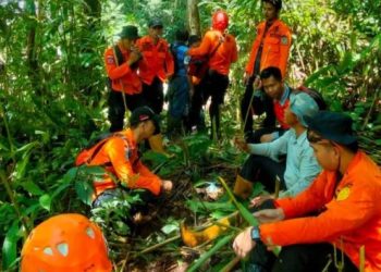 Proses pencarian warga yang hilang di hutan Renah Kayu Embun Sungai Penuh