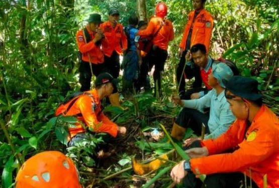 Proses pencarian warga yang hilang di hutan Renah Kayu Embun Sungai Penuh