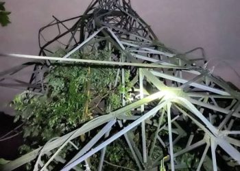 Tower yang mengalami roboh di Muara Emat