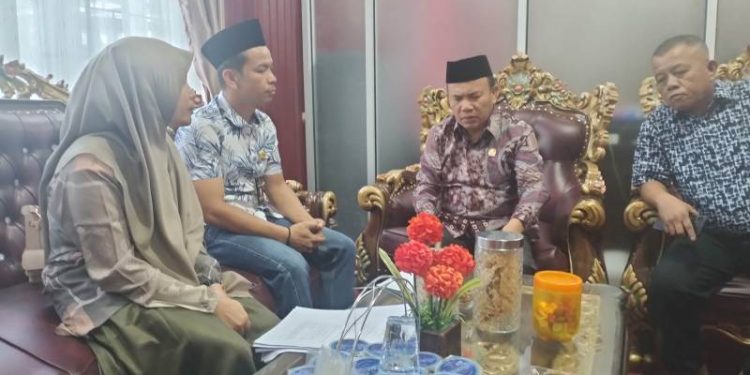 Pimpinan DPRD Sungai Penuh Saat memanggil Dinas Perizinan Sungai Penuh