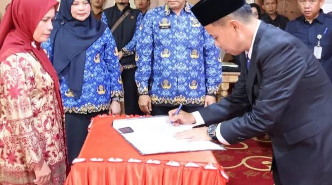 Sekda Alpian Lantik Pejabat Eselon III dan IV Sungai Penuh