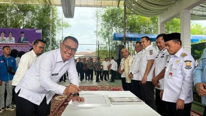 Wako Alfin saat penandatangan MoU Koperasi Merah Putih