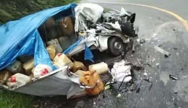 Kondisi mobil Pick UP Carry kecelakaan saat bawa Jerigen BBM