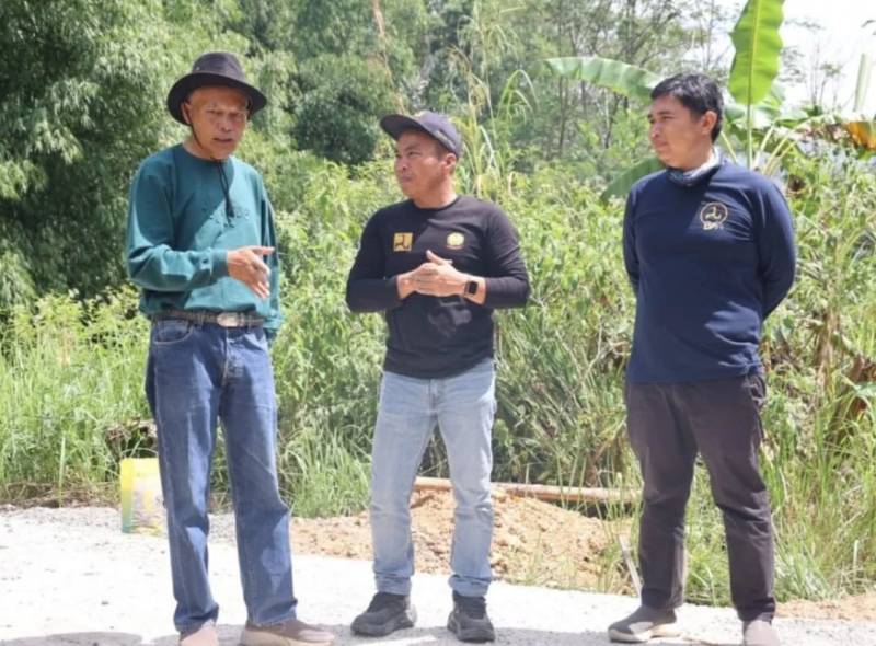 Wawako Azhar Tinjau Jalan Bukit Semancik yang Akan diperbaiki
