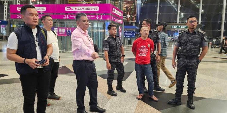 Tim Macan Kincai Polres Kerinci saat mengamankan Agus pelaku Pembunuhan EJ