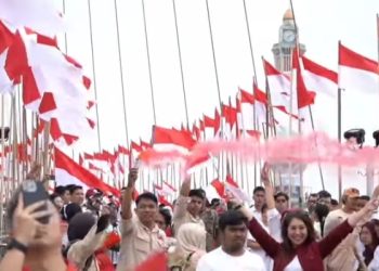Ribuan Bendera Merah Putih Berkibar di Jembatan Gentala Arasy, Jambi Raih Rekor MURI