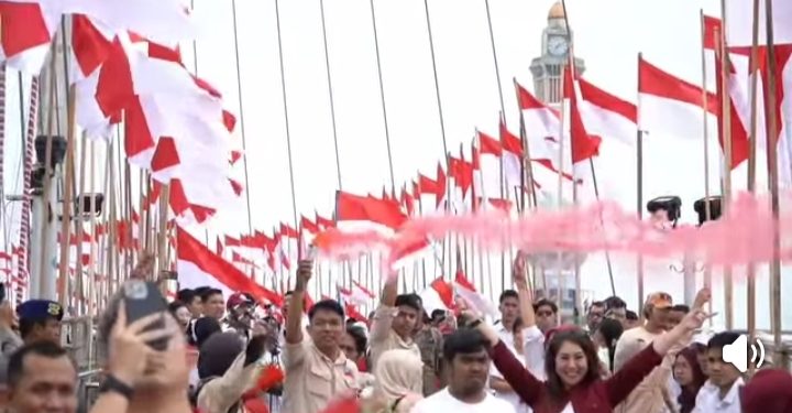 Ribuan Bendera Merah Putih Berkibar di Jembatan Gentala Arasy, Jambi Raih Rekor MURI