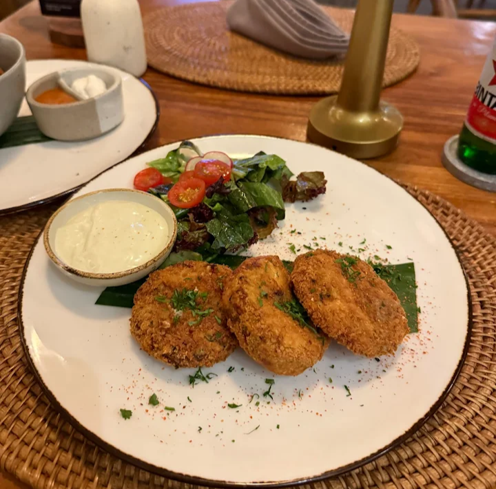 Zin Cafe, Tempat Nongkrong Hits di Bali dengan Suasana Santai dan Nyaman