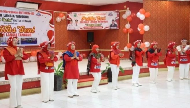 Pentas Seni Sekolah Lansia Tangguh Wadah Berkarya di Sungai Penuh