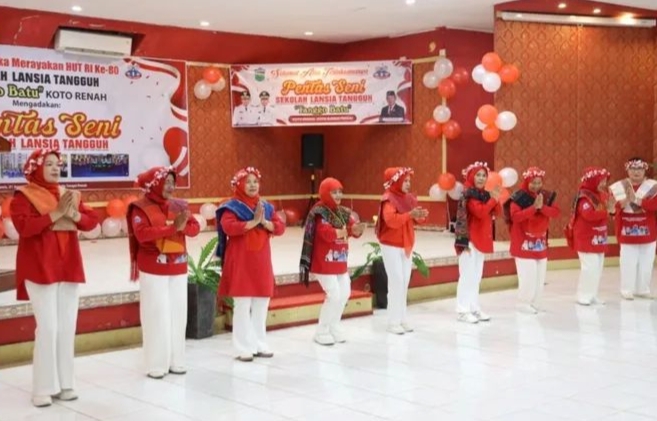 Pentas Seni Sekolah Lansia Tangguh Wadah Berkarya di Sungai Penuh