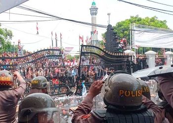 Unjuk Rasa di Pati berakhir Anarkis