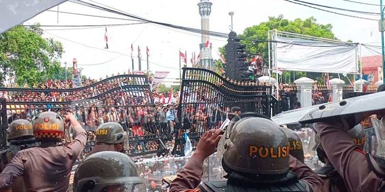 Unjuk Rasa di Pati berakhir Anarkis
