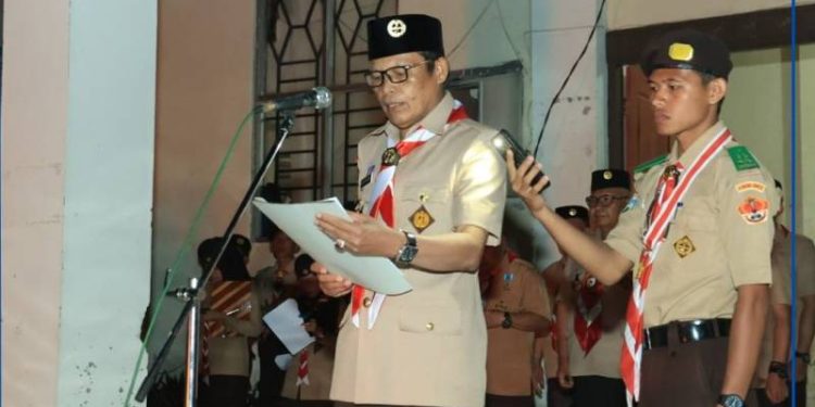 Wawako Azhar saat Memimpin Upacara Renungan Ulang Janji Pramuka