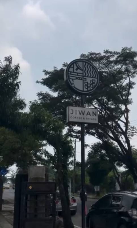 Nongkrong di Jiwan Coffee & Things Cirebon, Konsep Tropical ala Ubud yang Nyaman dan Santai