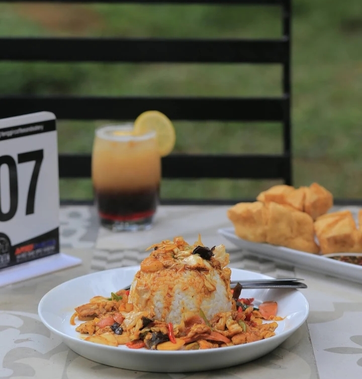 Tenggir Coffee and Eatery: Tempat Nongkrong Hits Anak Muda di Karanganyar, Suasana Nyaman dan Adem