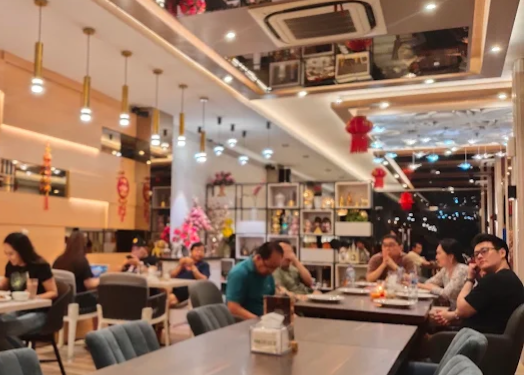 First Class Eatery: Restoran dengan Interior Mewah yang Sedang Hits di Manado