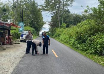 Polisi saat melakukan olah TKP