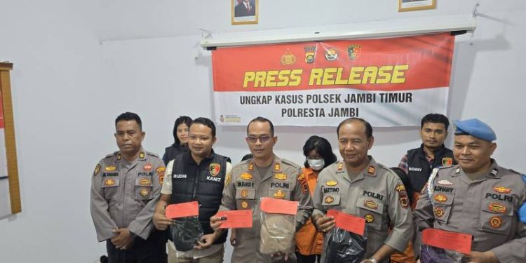 Kapolsek Jambi Timur saat melaksanakan Press release di Mapolsek