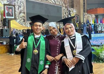 Wisuda Bersamaan, Kakak Beradik asal Jambi Raih Gelar Doktor dan Peringkat 1 Terbaik UM
