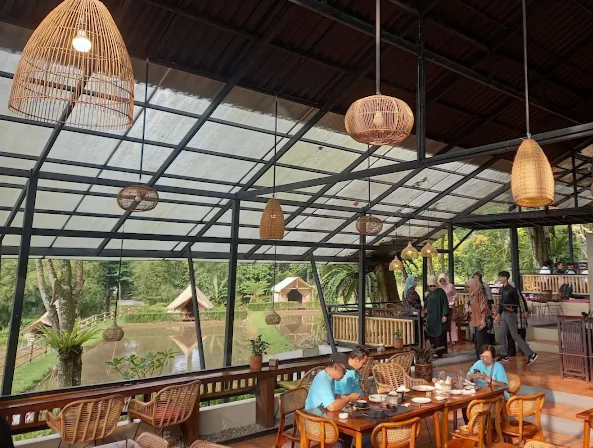 Menikmati Suasana Ala Bali dengan Nongkrong di Node Cafe and Lounge Bandung