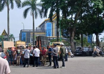 Aksi Demonstrasi para Sopir di Tugu Keris Kota Jambi