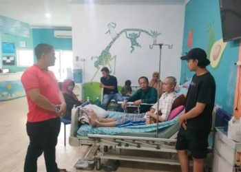 Wawako Azhar Besuk Korban Pengeroyokan Ditusuk Kunci Motor di Kepala