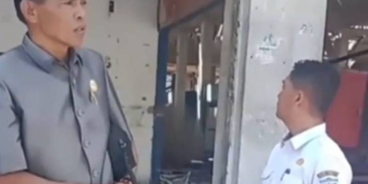 Fahruddin, anggota DPRD sungai Penuh sidak ke Pembangunan Pasar Beringin