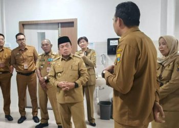 Gubenur Jambi saat meninjau Rumah Sakit