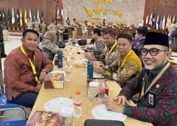 Sekda Alpian bersama dengan Sekda provinsi Jambi