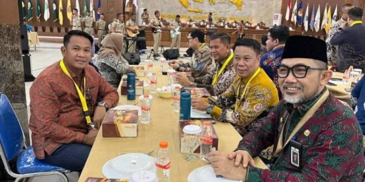Sekda Alpian bersama dengan Sekda provinsi Jambi