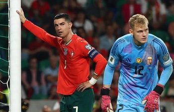 Dua gol Cristiano Ronaldo tidak cukup untuk Portugal mengamankan tempat lebih cepat menuju Piala Dunia 2026. (REUTERS/Pedro Nunes)