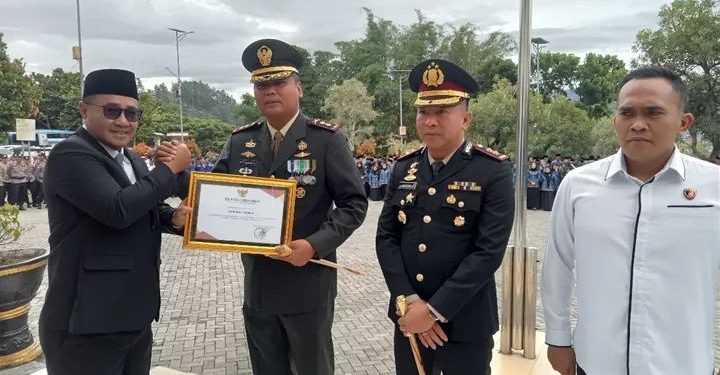 Keberhasilan TMMD ke-126, Dandim 0417/Kerinci Terima Penghargaan dari Wali Kota Sungai Penuh