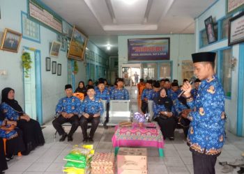 PPPK Tahap II IAIN Kerinci saat menyerahkan bantuan ke panti Asuhan di Sungai Penuh