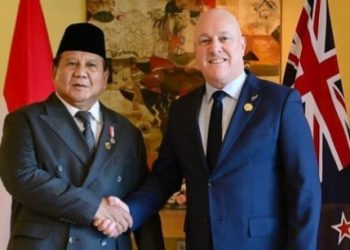 Presiden RI Prabowo Subianto bertemu PM Selandia Baru Christopher Luxon di sela-sela KTT APEC 2025 di Korea Selatan, Jumat (31/10/2025). (Dok. Setpres)