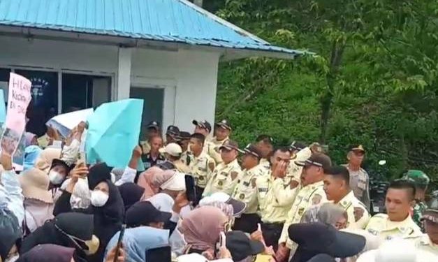 Situasi Demo di kantor PT KMH atau PLTA Kerinci