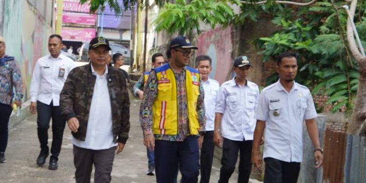 Kemas Faried Tinjau Genangan Air di Kota Jambi