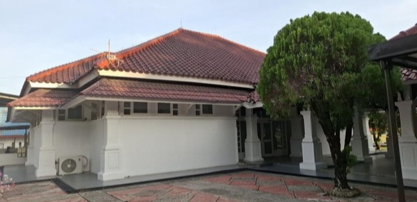 Gedung diduga kafe tempat Gubernur Riau Abdul Wahid ditangkap. Sumber (Raja Adil Siregar/detikSumut)